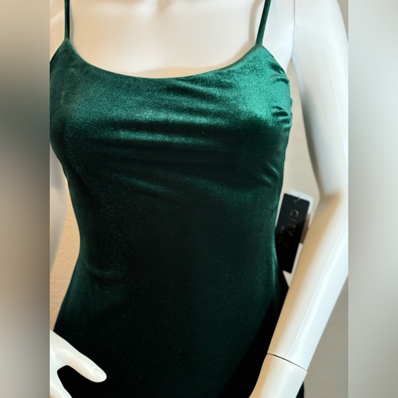 🥳♥️ City Vibe Juniors’ Sleeveless Rhinestone-Fringe-Accented-Hem Velvet Dress - Picture 3 of 8